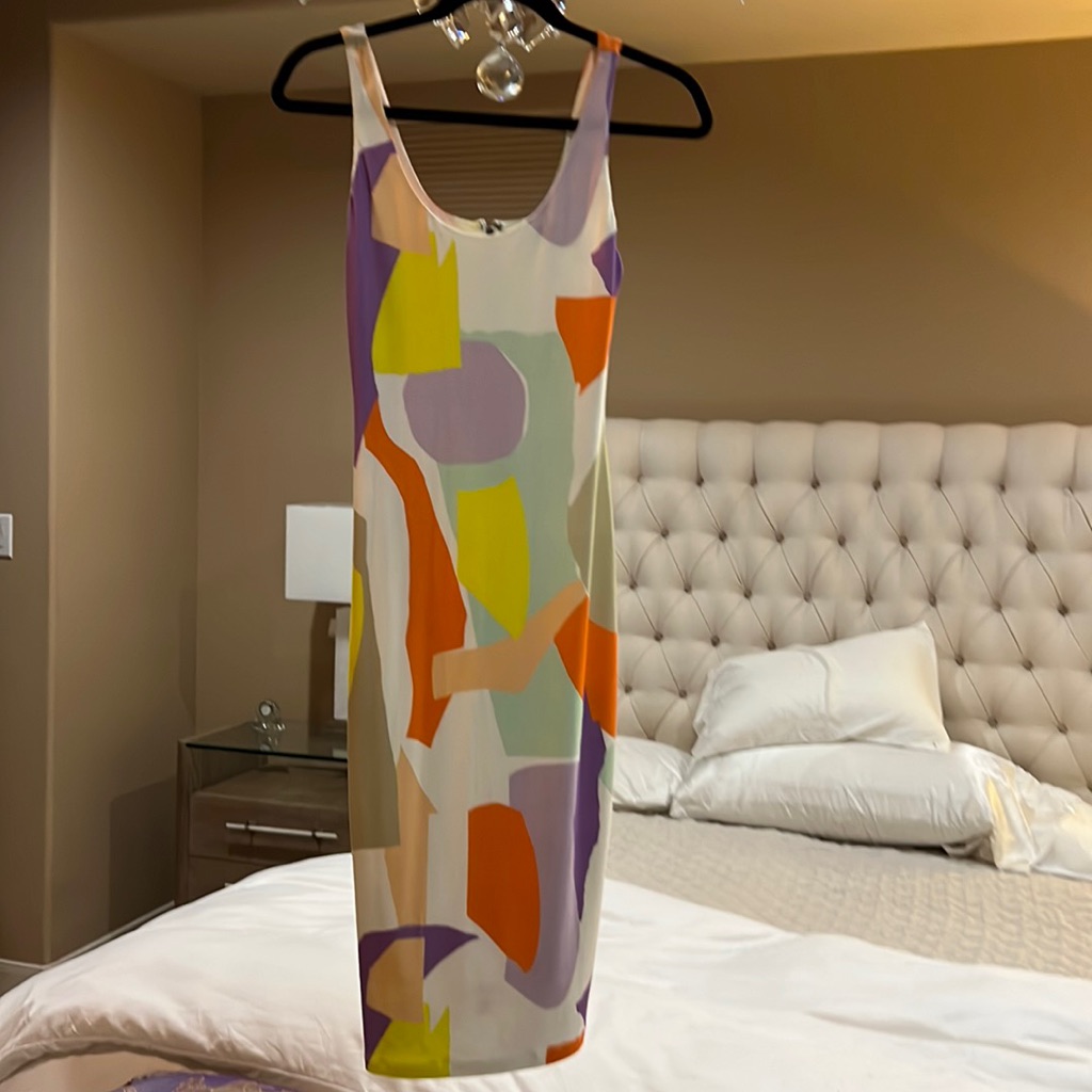 Multicolored Pastel, Alice Olivia And Very Stretchy Dress To The Knee. I’m 5’7’m